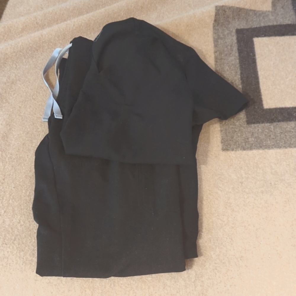 @squeeks929 black figs scrubs